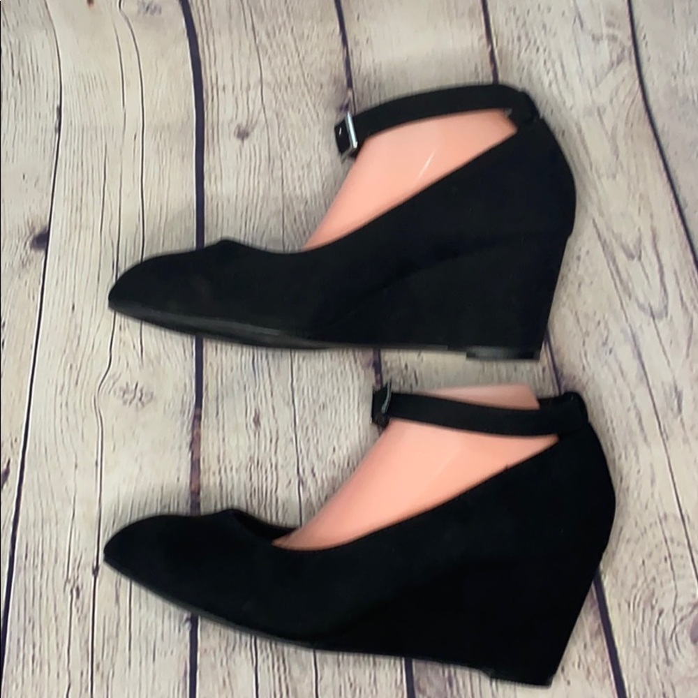 Torrid Black faux suede wedge ankle strap shoe 12W - Picture 4 of 8